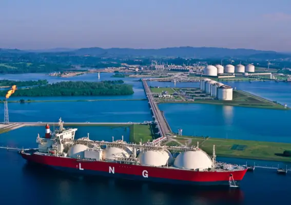 Team working at Unnic LNG Solutions